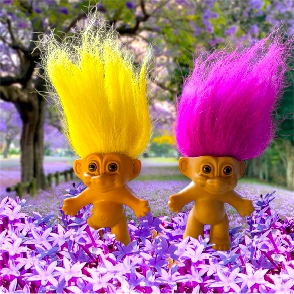 Pair of vintage Russ Troll figurines Fuchsia and Yellow hair - Picture 1 of 7